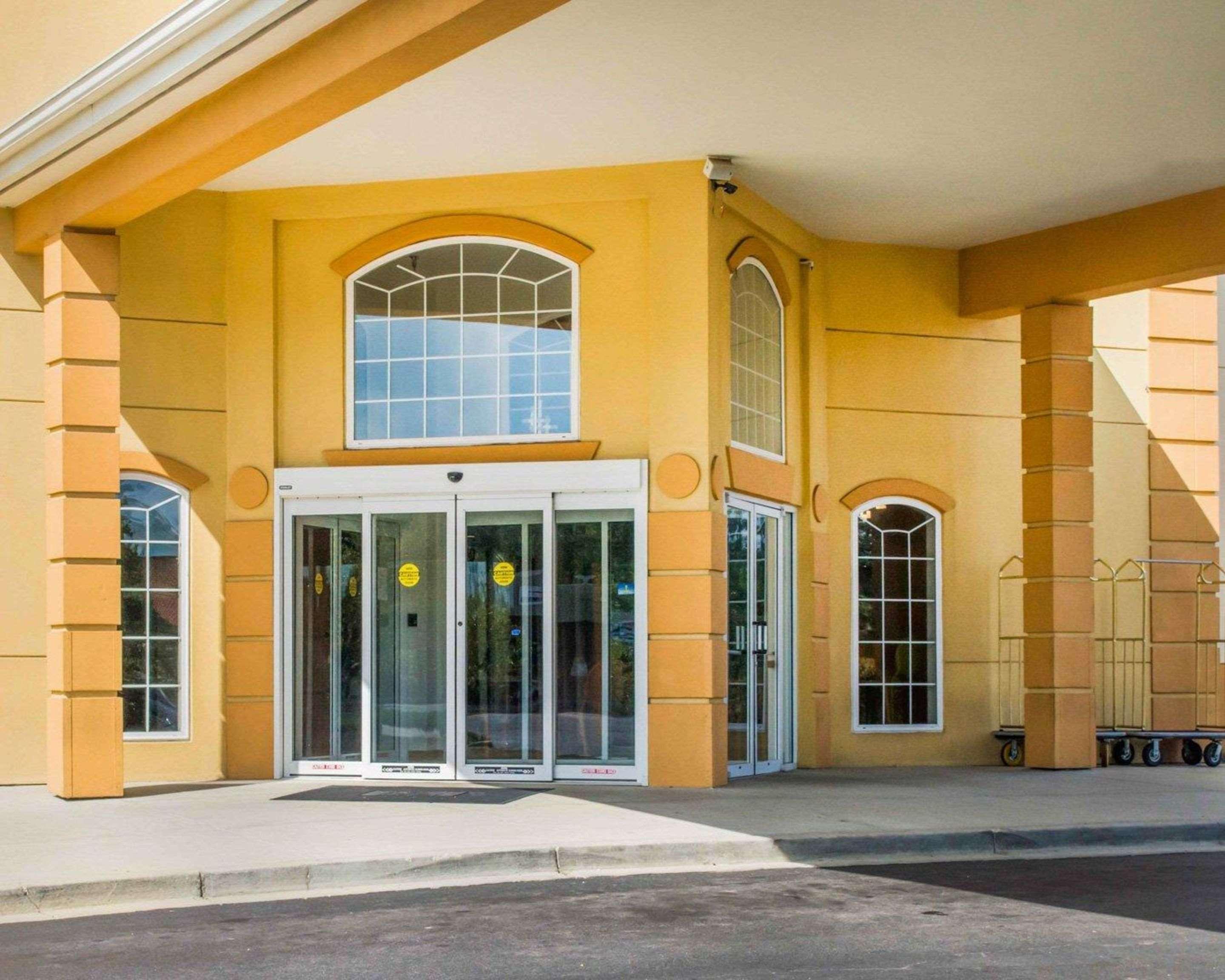 Quality Suites Уолдорф Екстериор снимка