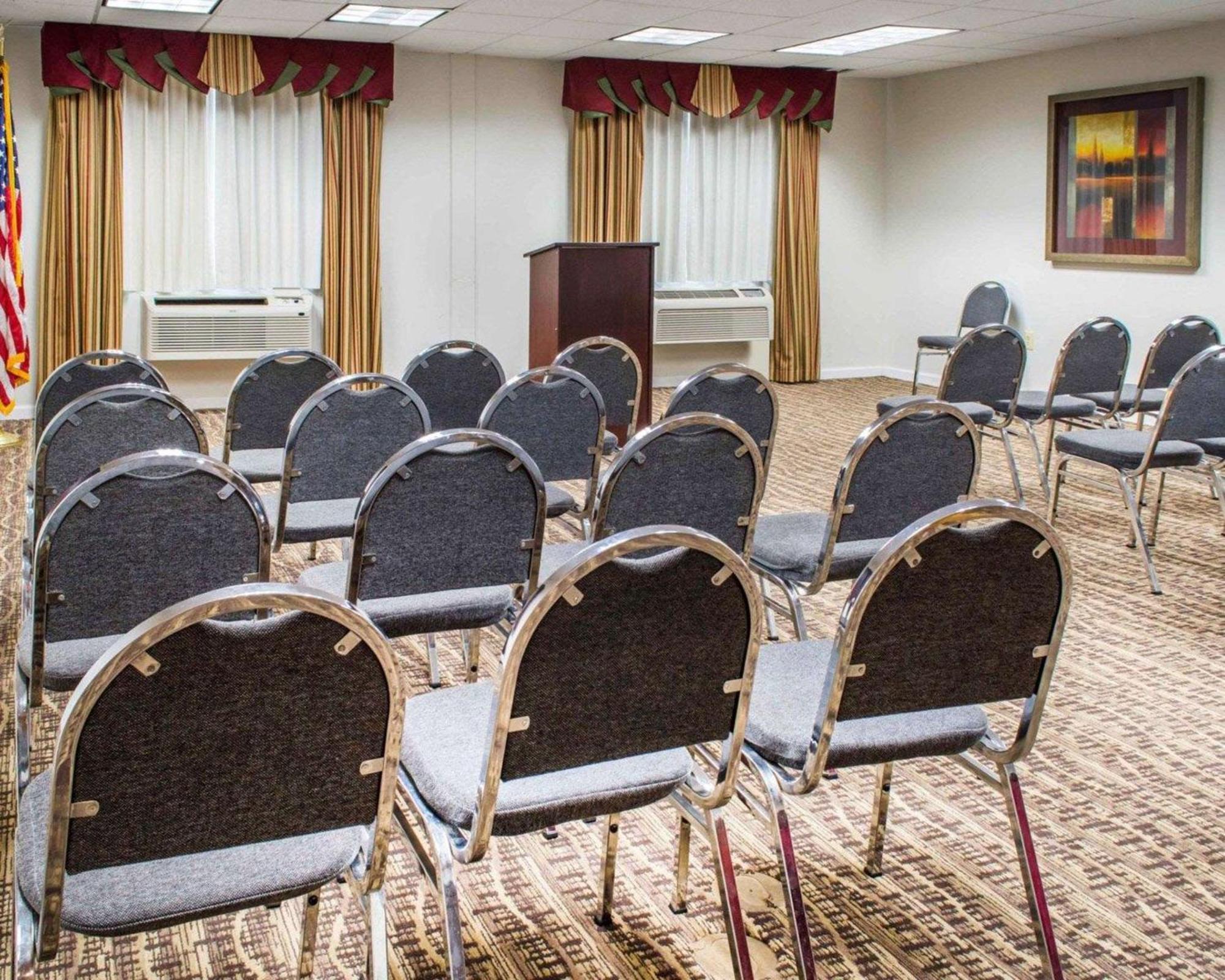 Quality Suites Уолдорф Екстериор снимка